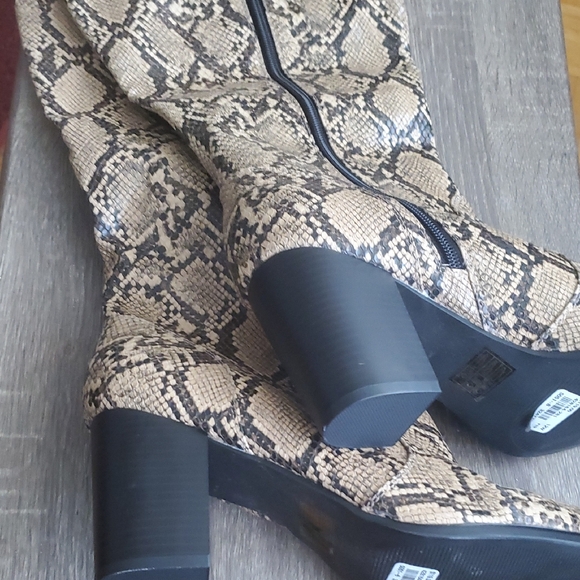 Penningtons Snake Print Heeled Boots - Black and Tan Brand New Size 12W - Picture 1 of 6